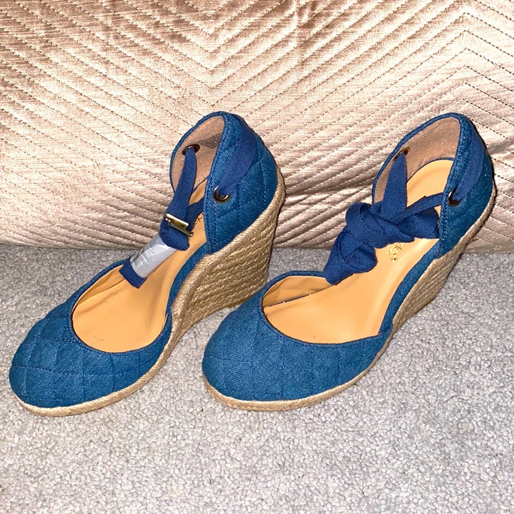 Cute spring heel/wedges. Got them for my daughter and didn’t fit.